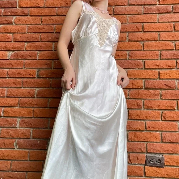 SOLD Vintage satin lace slip dress - Picture 3 of 15